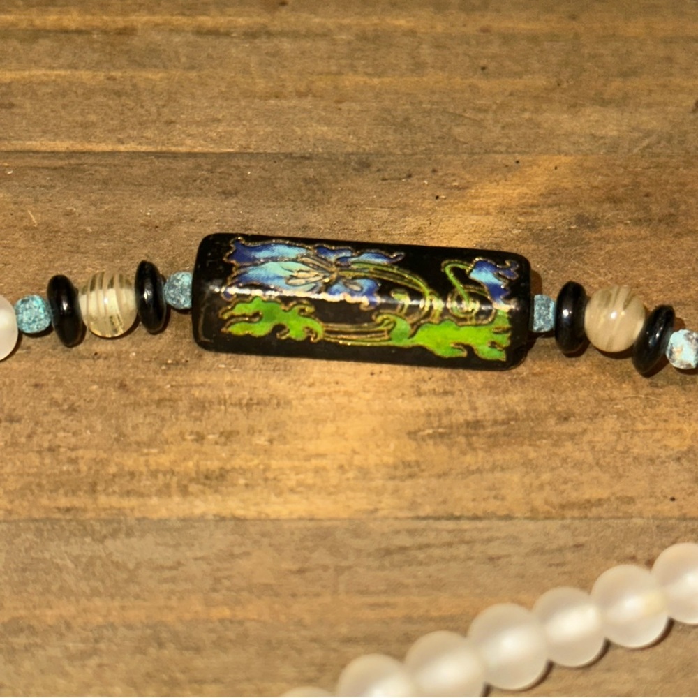 Vintage Chinese and frosted bead necklace - Picture 2 of 3
